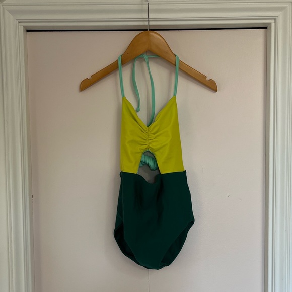raising wild ‘kitty’ reversible swimsuit in menthol green - Picture 7 of 8